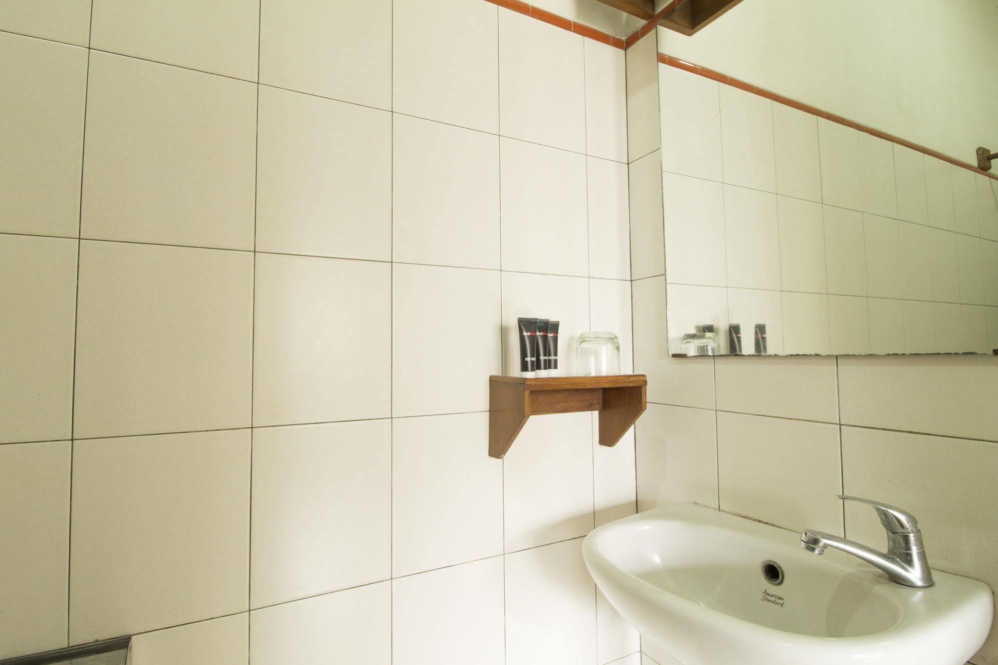 Hotel Reddoorz @ Setrasari Bandung Zewnętrze zdjęcie