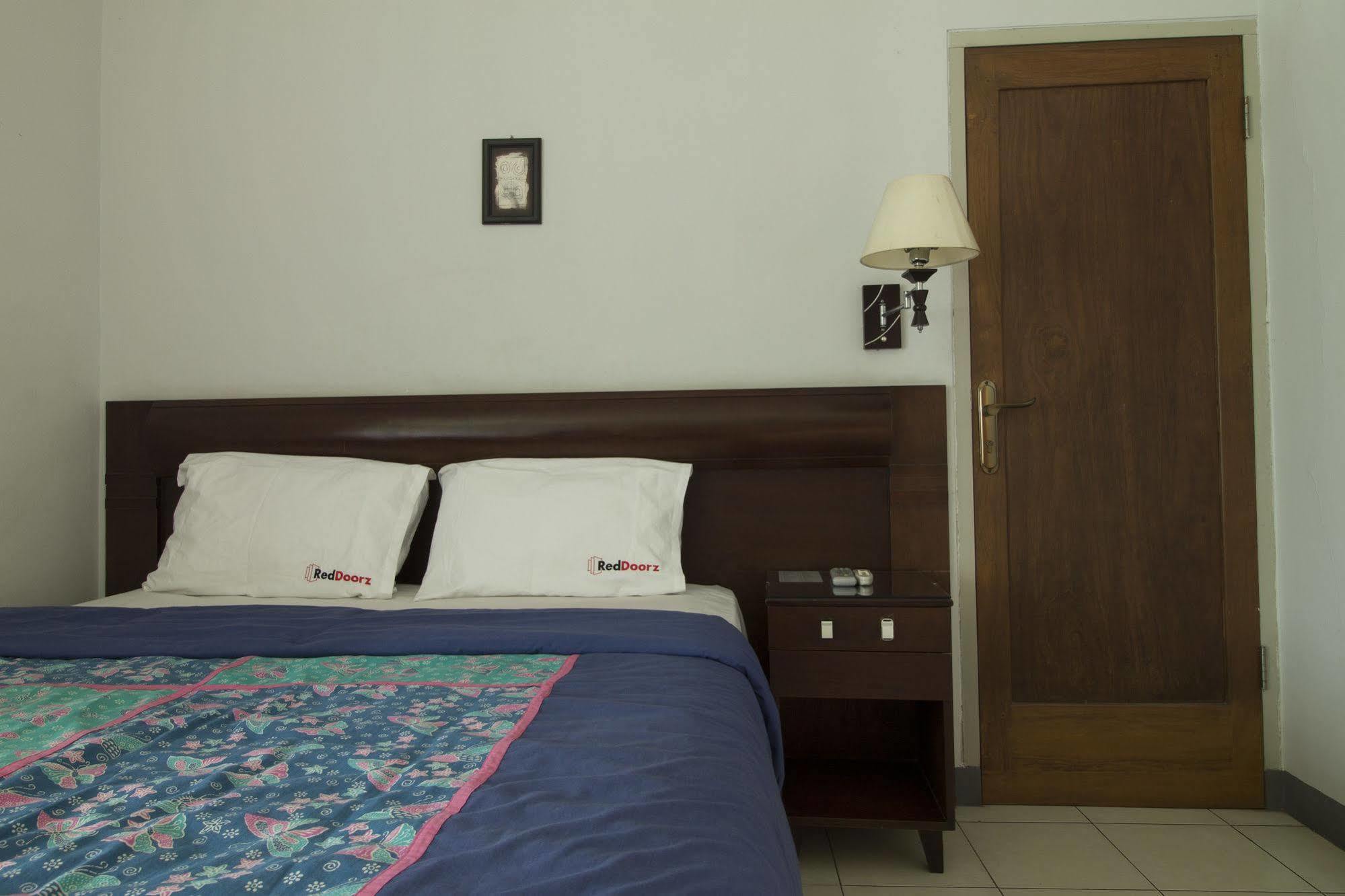 Hotel Reddoorz @ Setrasari Bandung Zewnętrze zdjęcie