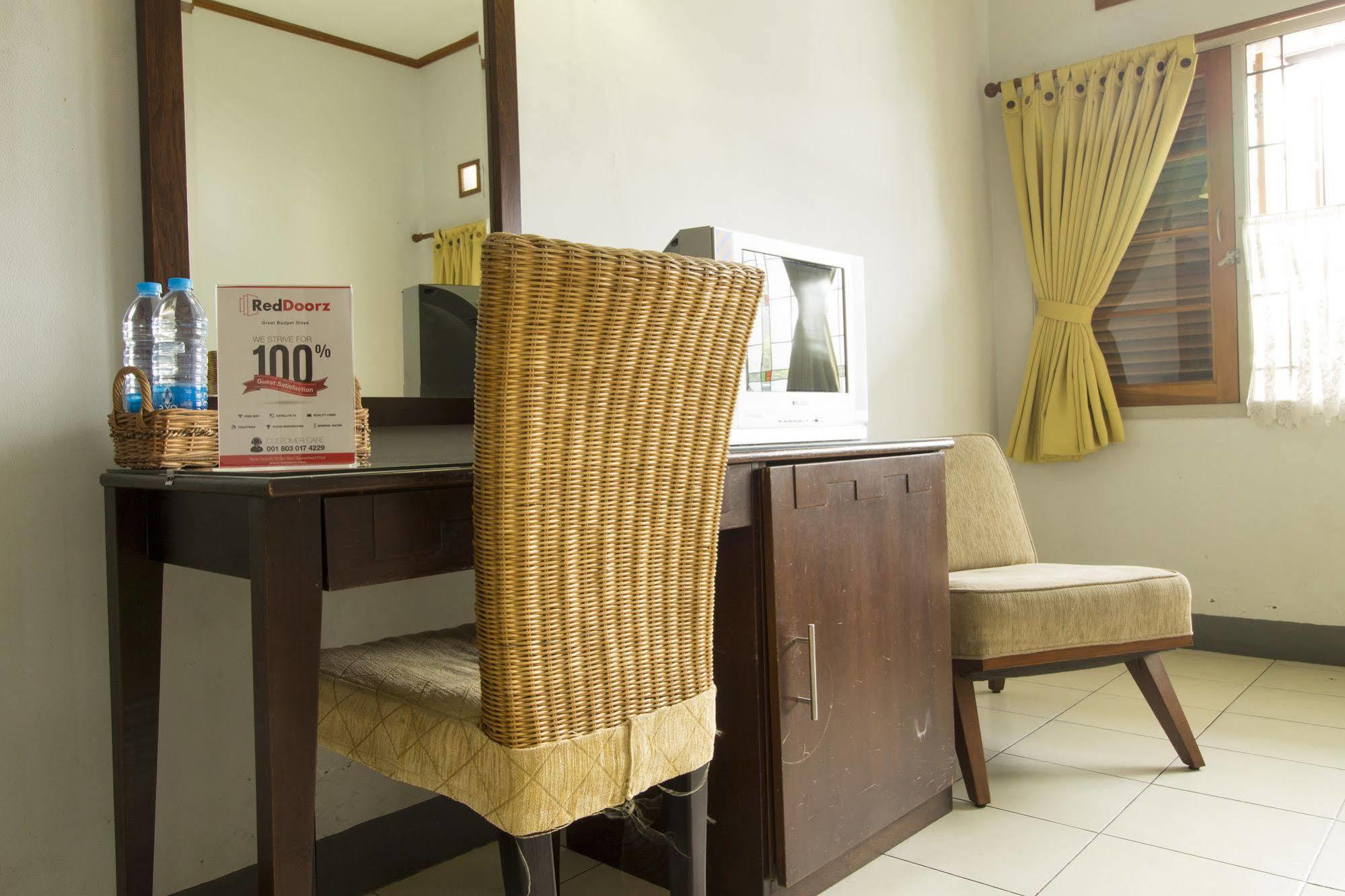 Hotel Reddoorz @ Setrasari Bandung Zewnętrze zdjęcie