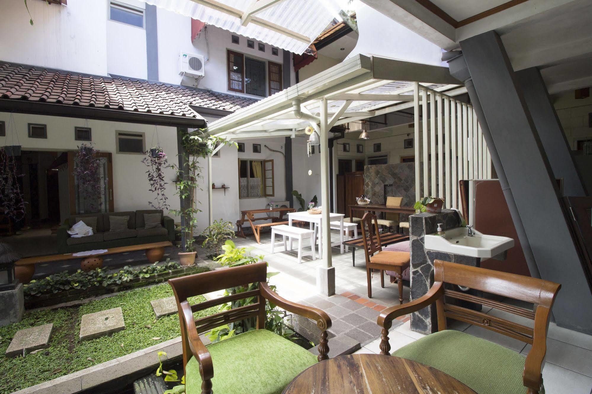 Hotel Reddoorz @ Setrasari Bandung Zewnętrze zdjęcie